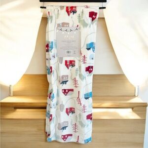 Holiday Cozy Cabin Print Throw Blanket NWT